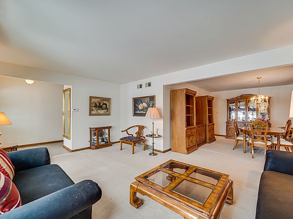 4th image of 10020 Parke Ave