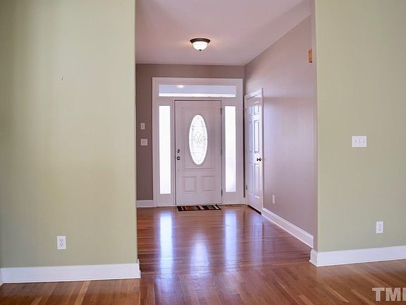 3rd image of 205 Kensington Dr