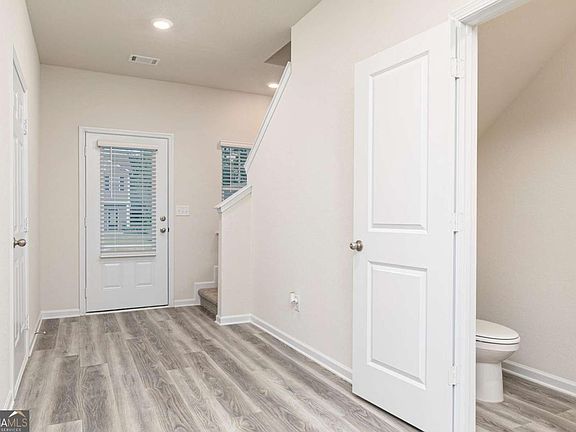 3rd image of 110 Howell Dr