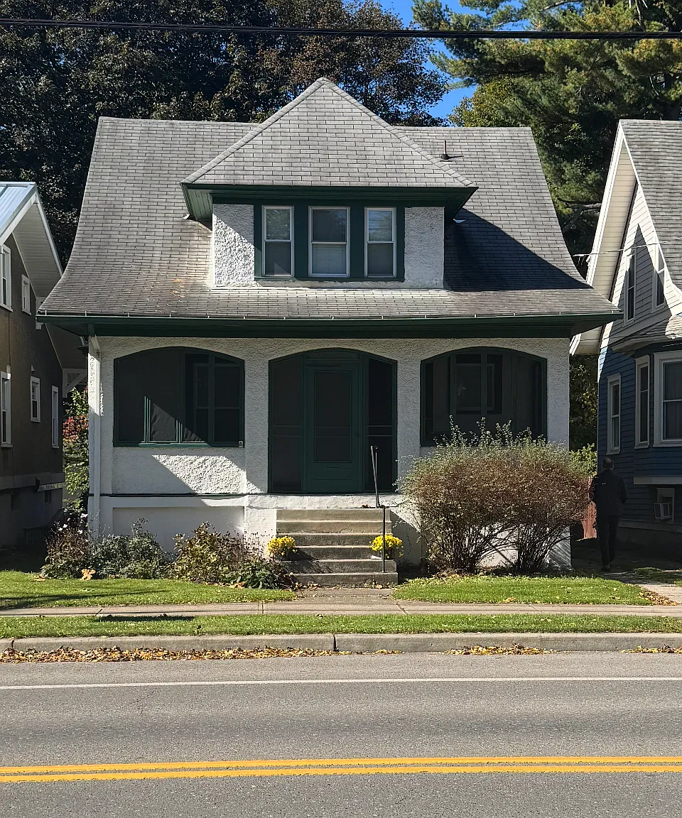 3 bed, 1600 sqft, $2,200 — Photo 1