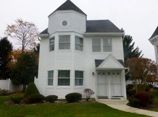 25 Ridgewood Dr, Wantagh, NY 11793