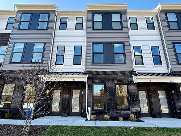 400 Willow Ave #405 — Photo 1