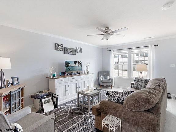 4th image of 7 Stafford Cir