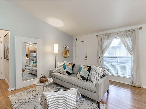 3rd image of 2021 Bluebonnet Ln Unit 209