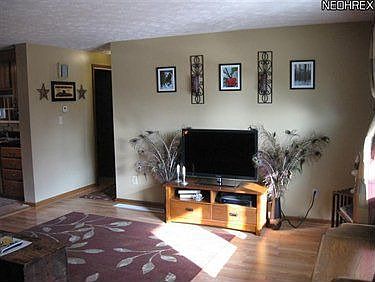 4th image of 2963 Malibu Dr
