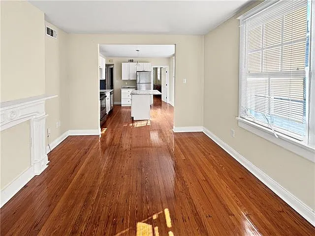 3 bed, 2.0 bath, 1400 sqft, $1,750 — Photo 2