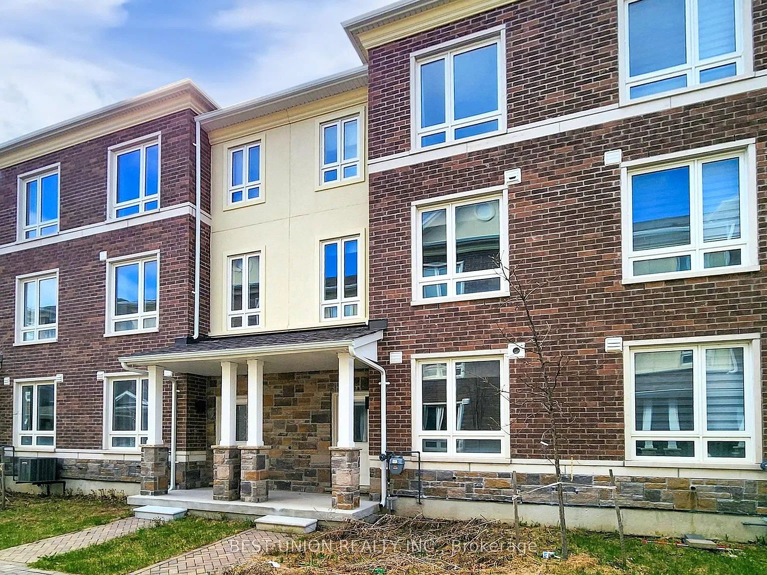 3 bed, $3,200 — Photo 2