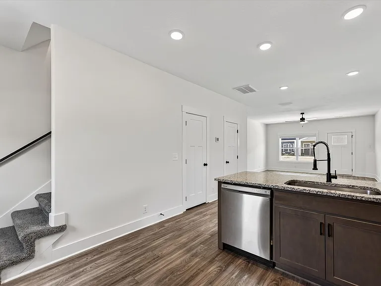 319 Front Ridge Cir — Photo 16