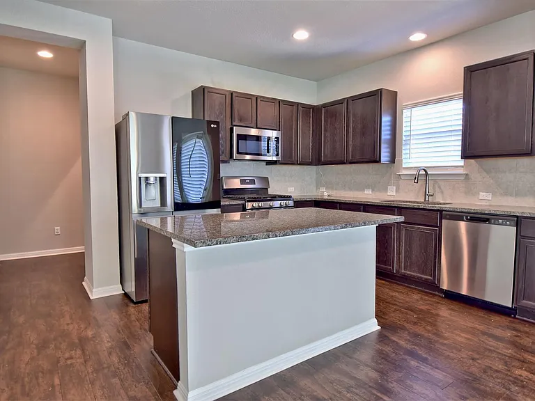 317 Clearlake Dr — Photo 9