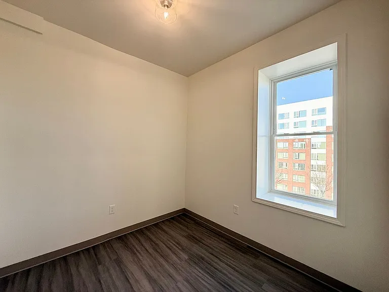 1138 Elm St — Photo 8
