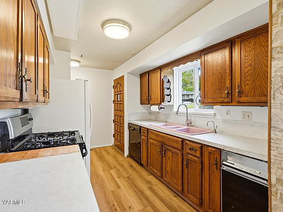 5th image of 816 S 35th Ave