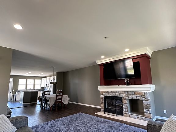 5th image of 385 Windmill Dr #385