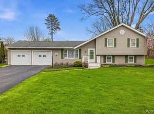4839 Middleton Dr, Lockport, NY 14094