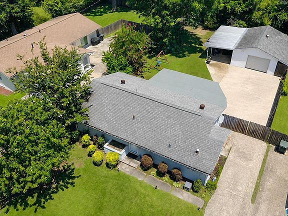 3rd image of 137 Elder St