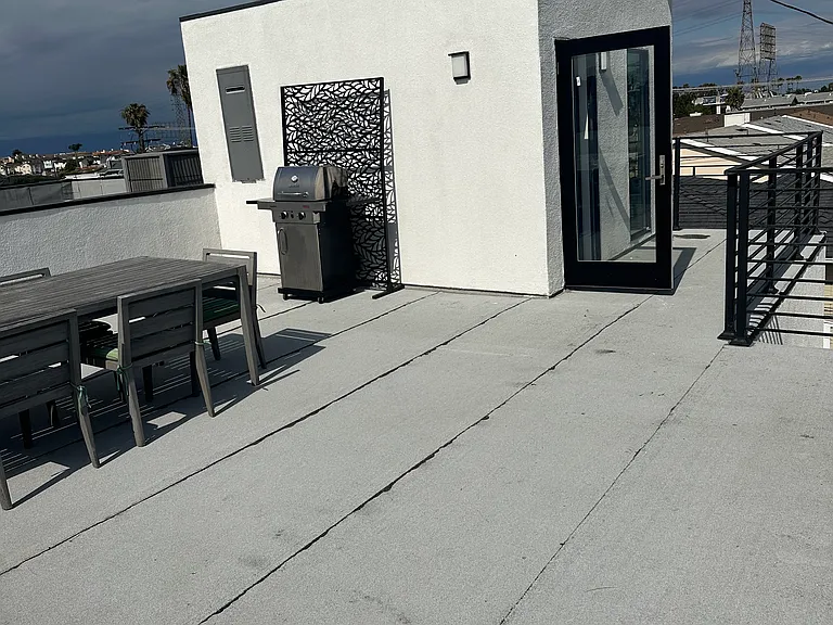 2321 Vanderbilt Ln #B — Photo 18