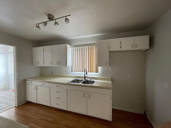 5th image of 42118 Mayberry Ave