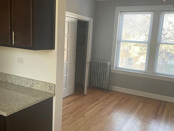 4th image of 5011 N Rockwell St #2