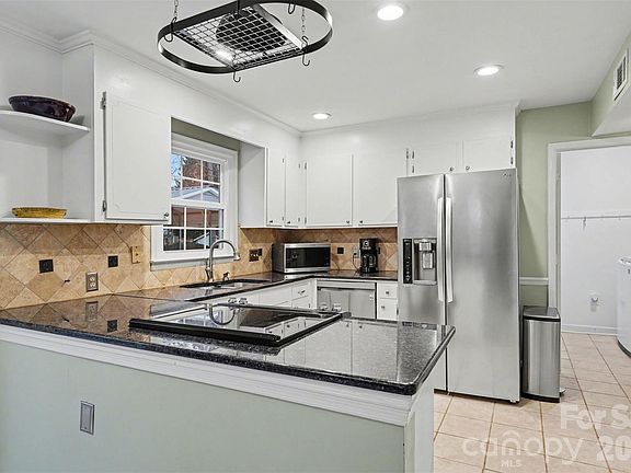 5th image of 7729 Surreywood Pl
