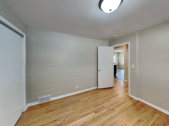 5th image of 5747 N Moody Ave