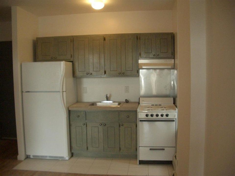 2nd image of 492 Morgan Ave APT 2F