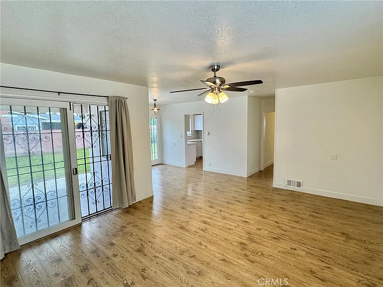 915 W Occidental St — Photo 6