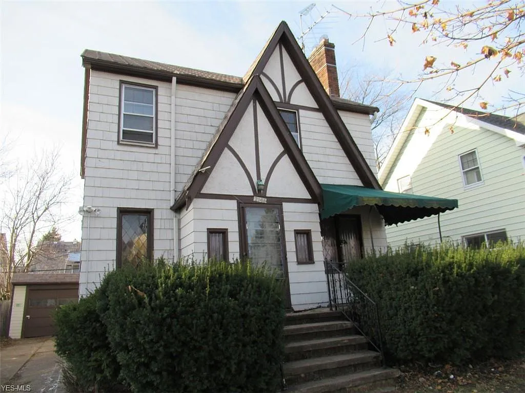 2146 Olive Ave photo 1