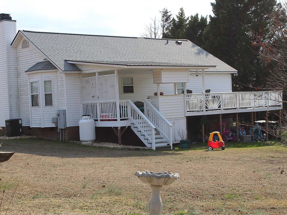 2nd image of 116 Caribou Ln