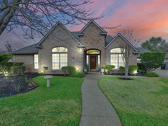 2nd image of 2101 Maplewood Ct