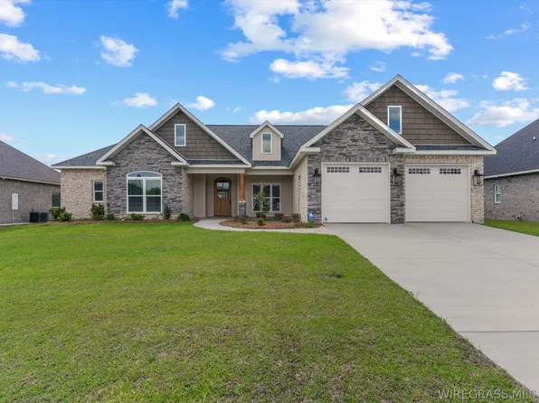 327 Lakes Dr, Enterprise, AL 36330