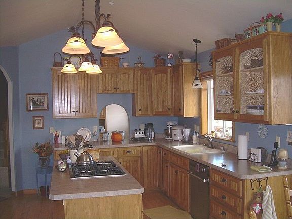 2nd image of 752 West