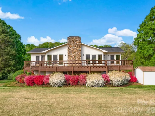 443 Gleneagles Rd W, Statesville, NC 28625