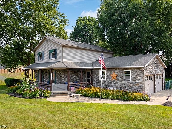 3rd image of 5051 Fox Ridge Dr