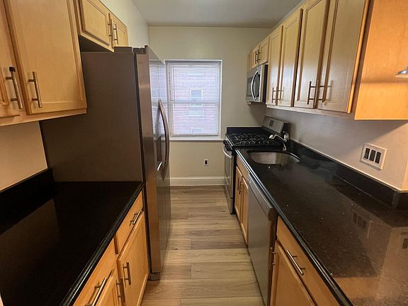 4th image of 70 S Munn Ave APT 506