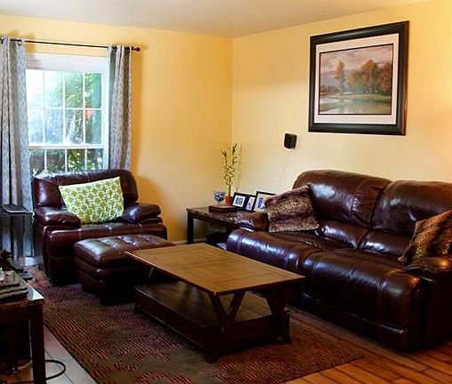 3rd image of 4421 Clovelly Ct