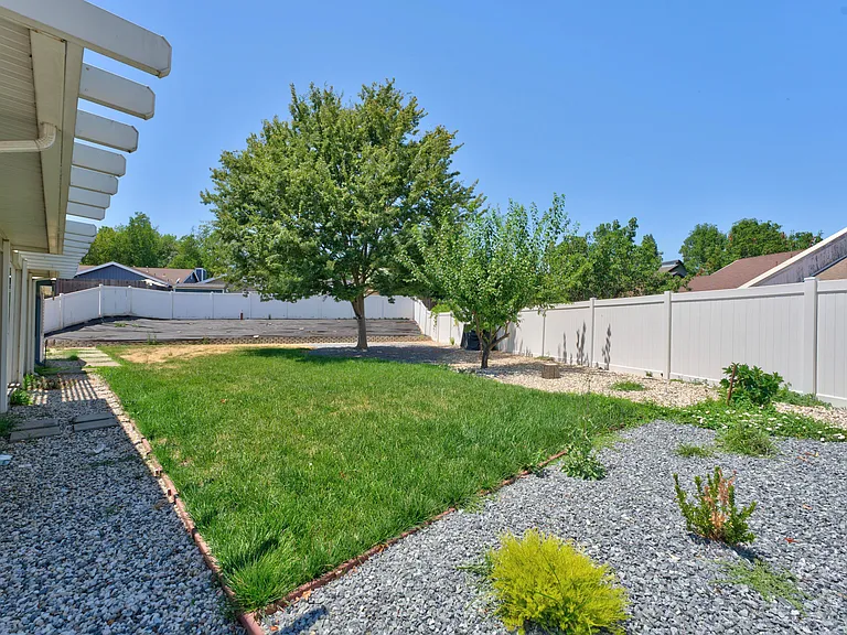 1118 Cresthaven Dr — Photo 27