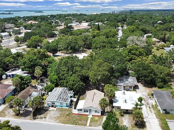 3rd image of 806R Palm Bluff St