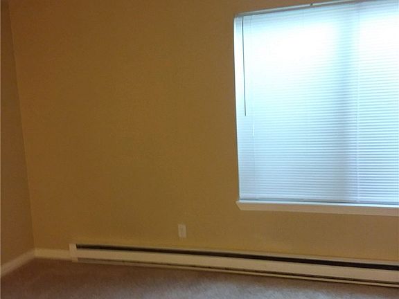 5th image of 17431 Ambaum Blvd S Unit A13