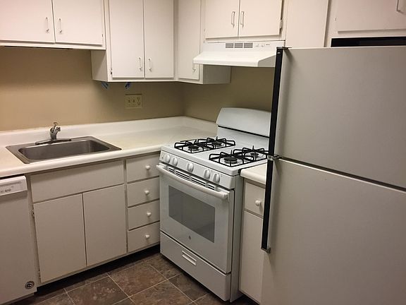 2nd image of 6235 Lincolnshire Ct SE APT 20