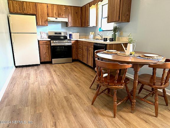 5th image of 809 PARKWOOD Place