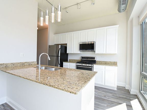5th image of 4814 N Clark St APT 202S