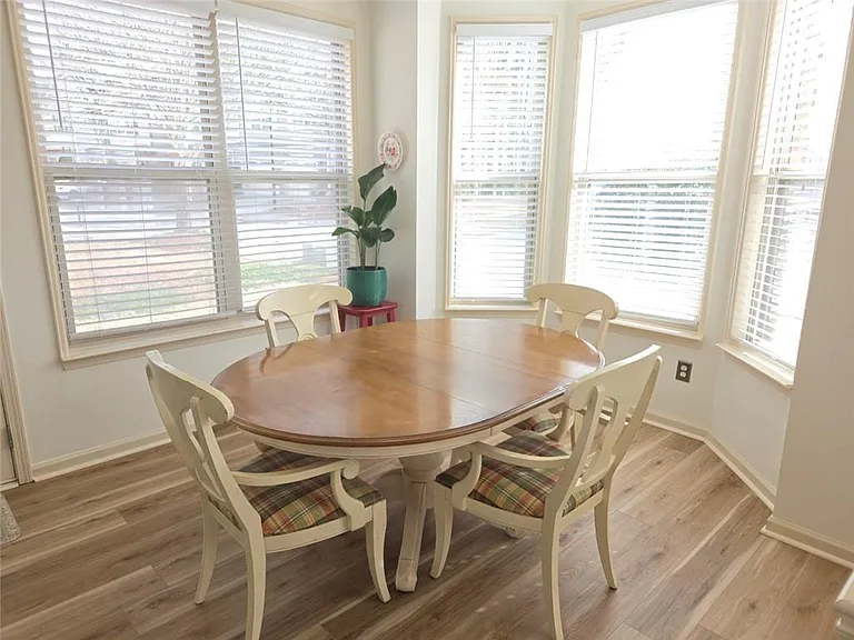 2281 Attewood Dr — Photo 10
