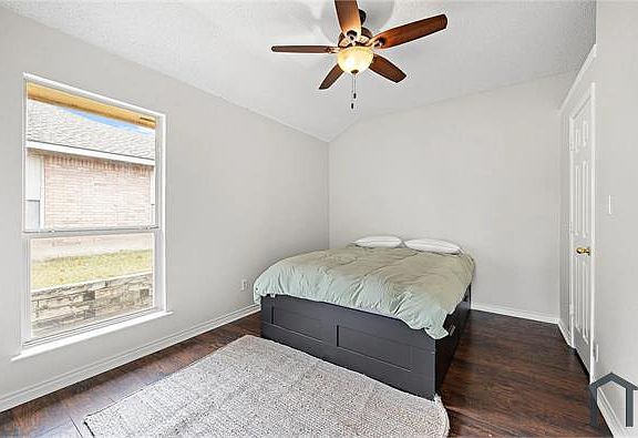 5th image of 202 Tanglewood Dr