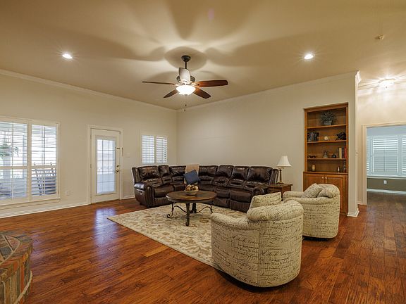 3rd image of 3726 Pensacola Dr