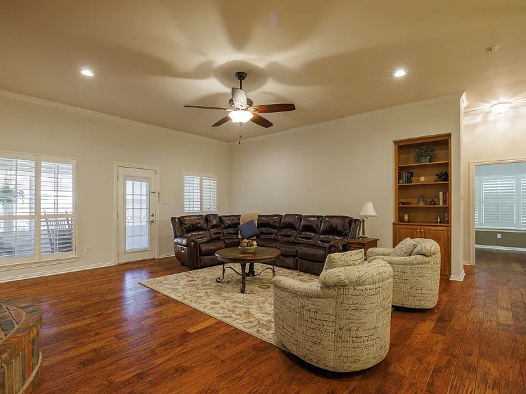 3726 Pensacola Dr — Photo 3
