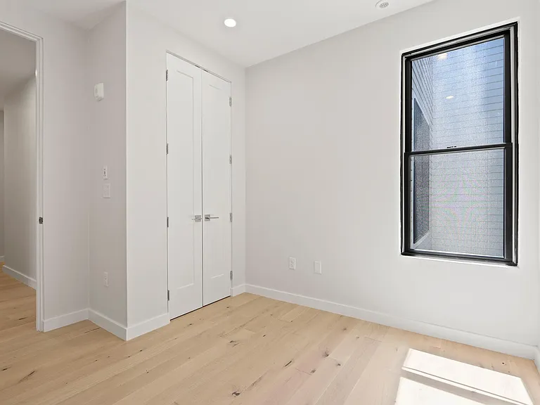 340 W 2nd St #8 — Photo 10