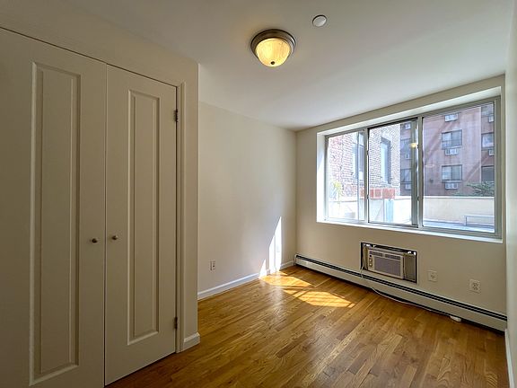 4th image of 424 E 10th St #2D