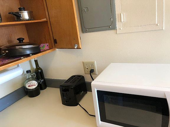 5th image of 4522 Brooklyn Ave NE APT 111
