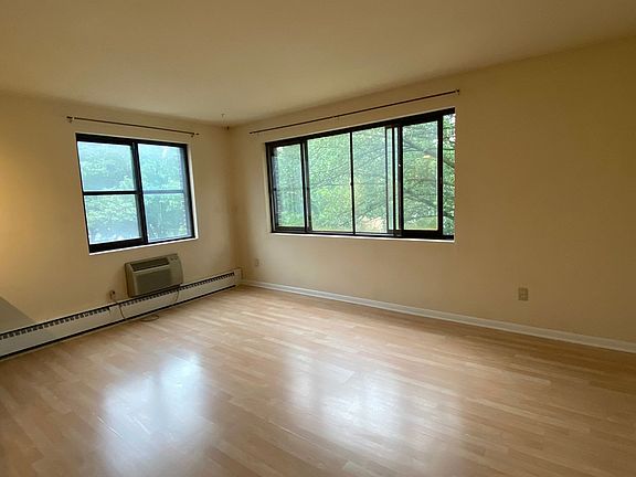 4th image of 415 Wisconsin Ave APT 301
