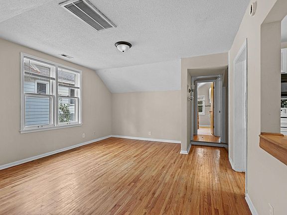 4th image of 1911 Jackson St NE