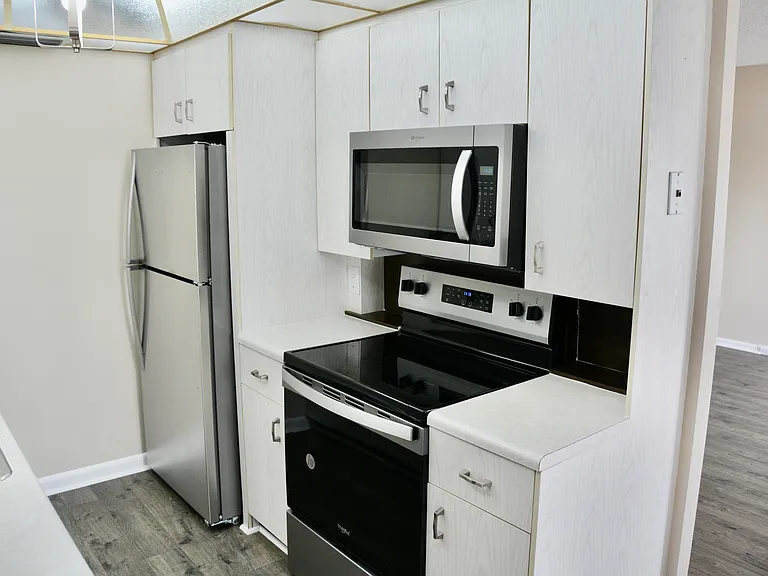 4070 Exeter Dr #D — Photo 3